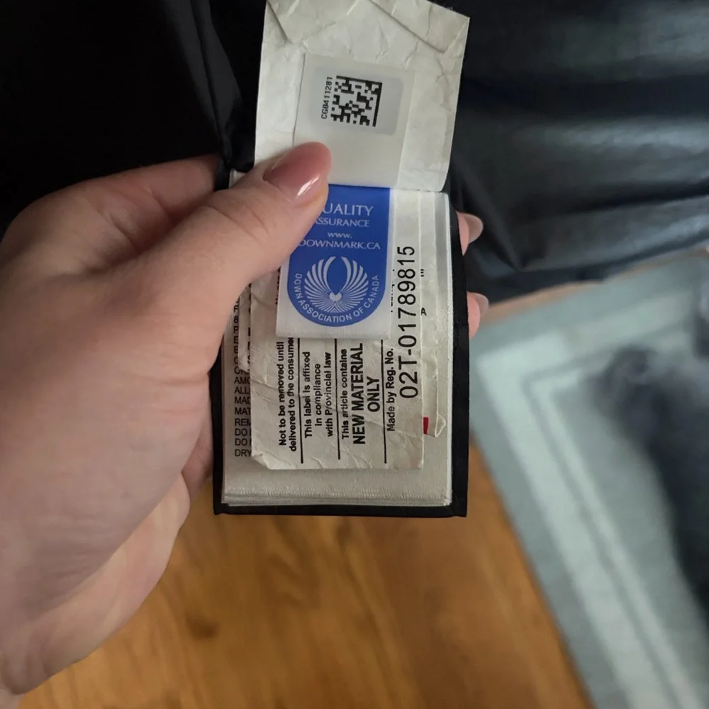 Canada Goose Carson Parka with Fur Trim - Black Label - Picture 9 of 13